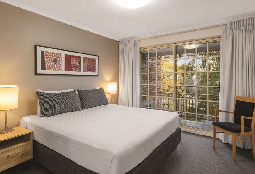 هتل Adina Serviced Apartments Canberra Kingston