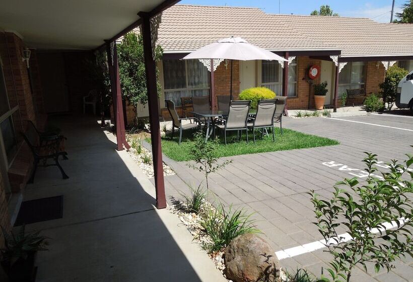 Отель Golden Square Motor Inn