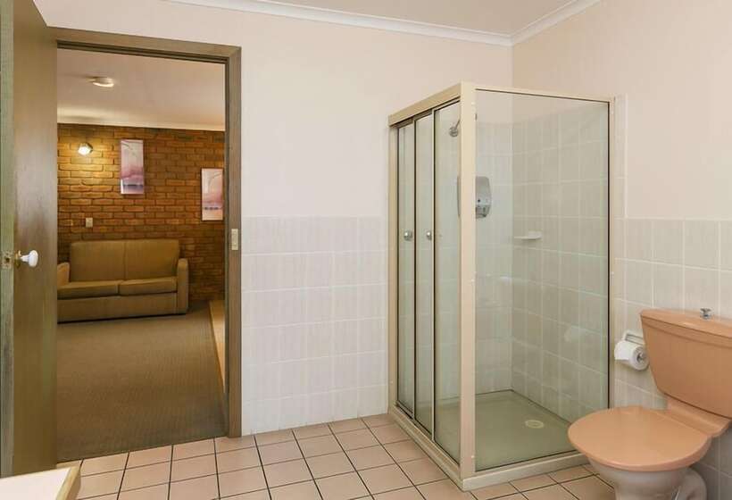 Отель Golden Square Motor Inn