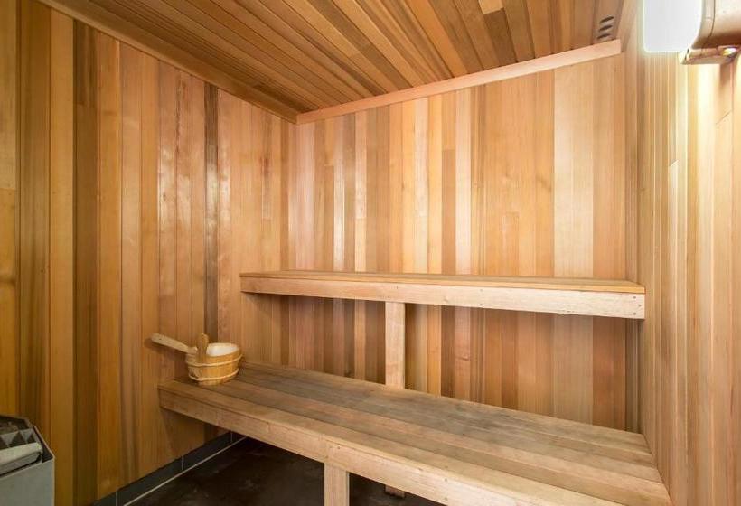 هتل Breakfree Cosmopolitan