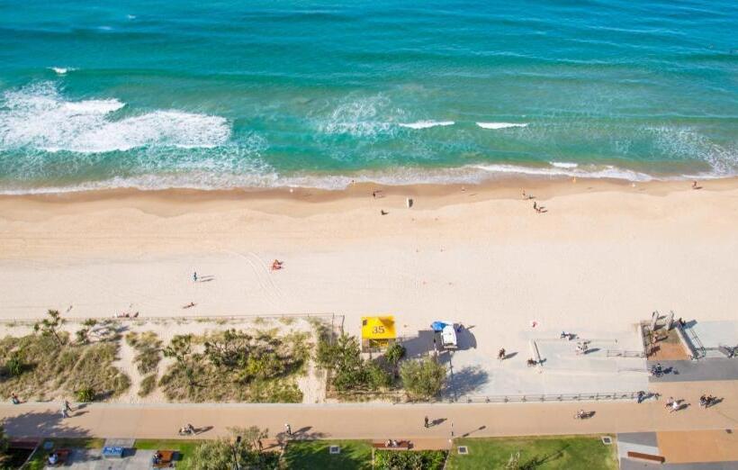 هتل Chateau Beachside Resort