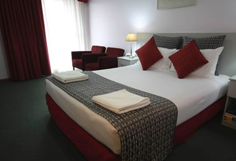 בית מלון כפרי Hume Villa Motor Inn