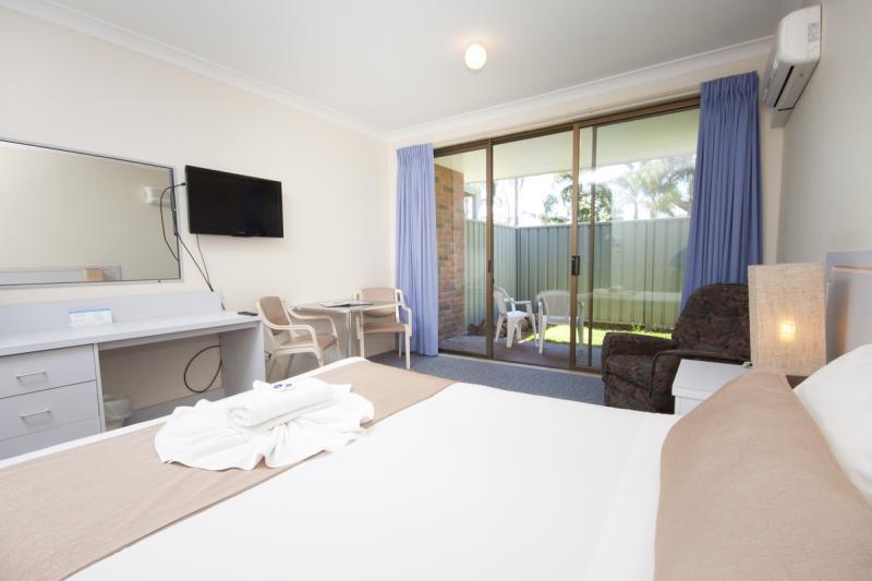 בית מלון כפרי Island Palms Motor Inn