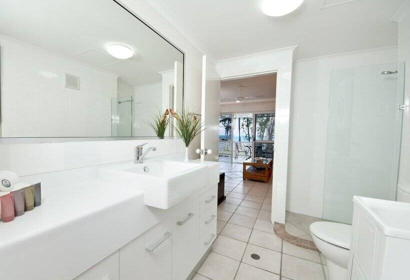 هتل Marlin Waters Beachfront Apartments