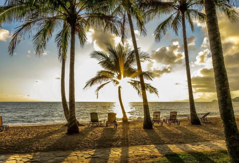 هتل Marlin Waters Beachfront Apartments