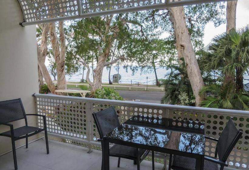 هتل Marlin Waters Beachfront Apartments