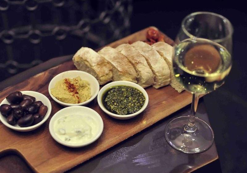 בית מלון כפרי Mercure Melbourne Treasury Gardens