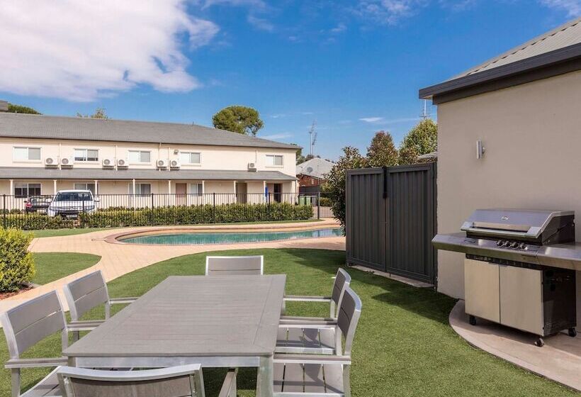 בית מלון כפרי Mercure Wagga Wagga