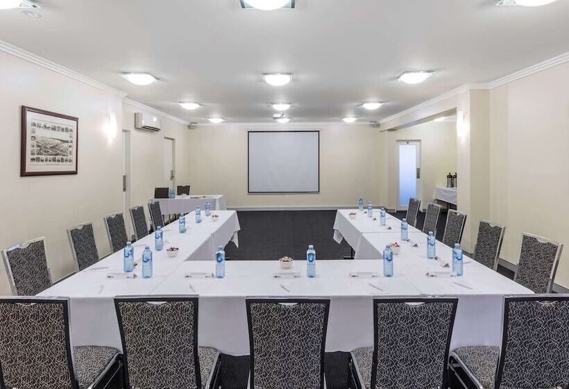 בית מלון כפרי Mercure Wagga Wagga