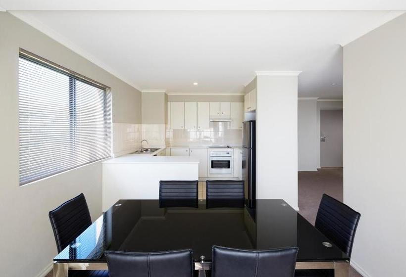 בית מלון כפרי Pinnacle Apartments