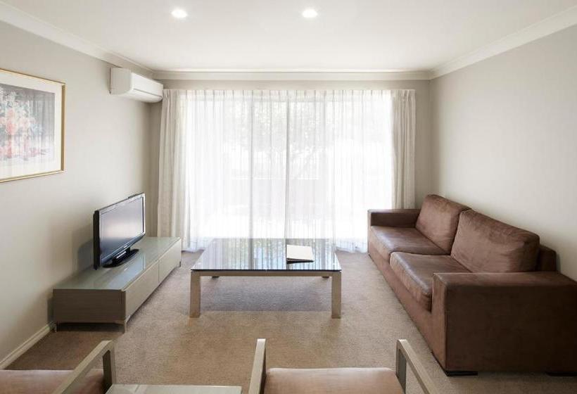 هتل Pinnacle Apartments