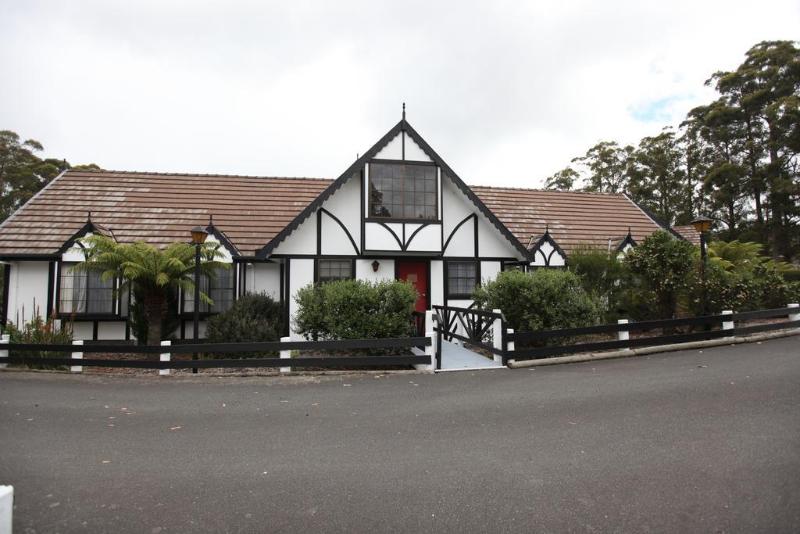 בית מלון כפרי The Fox And Hounds Historic