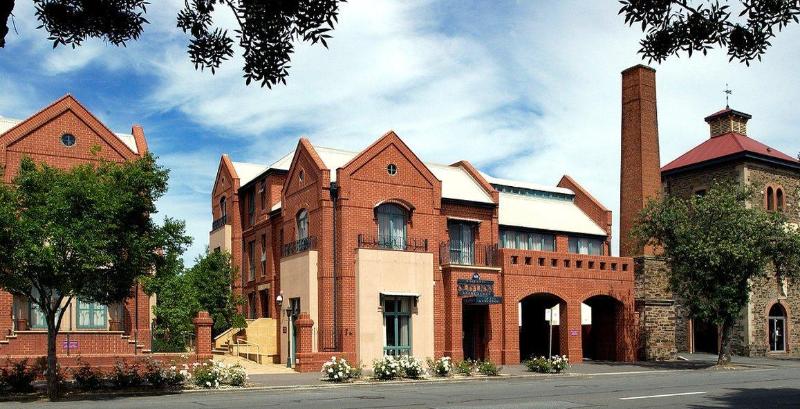 Majestic Old Lion Apartments