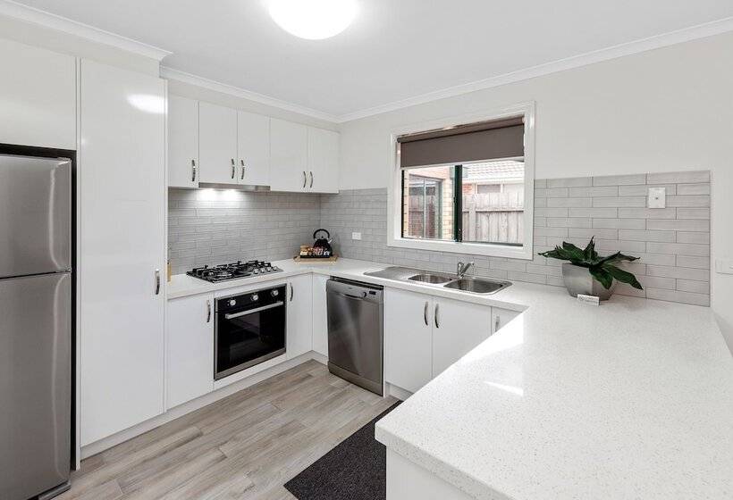 מוטל Fawkner Executive Suites & Serviced Apartments