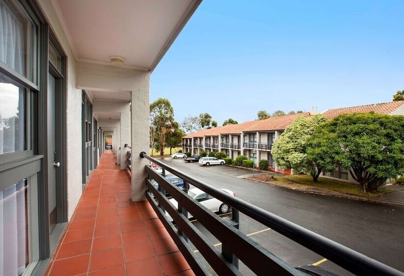 Nightcap At Ferntree Gully Hotel Motel