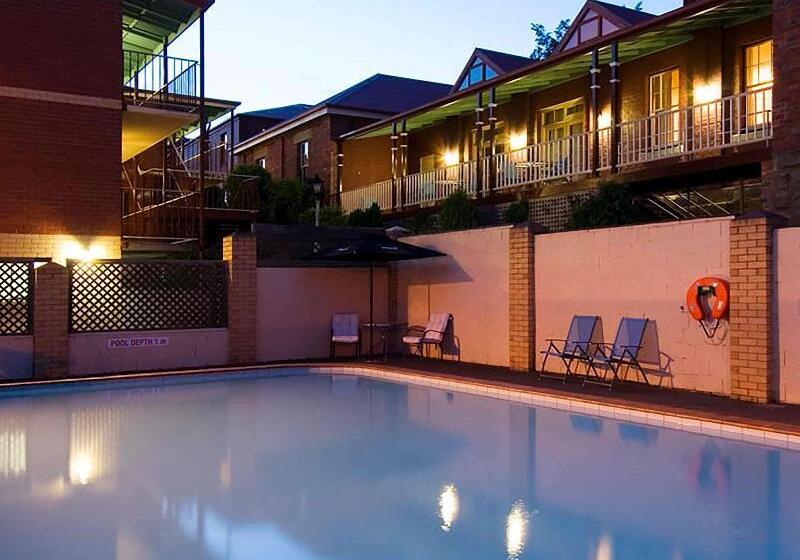 בית מלון כפרי Rydges Hobart