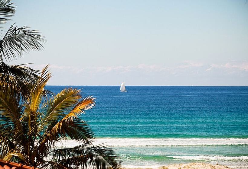 هتل Sandcastles On Currumbin Beach