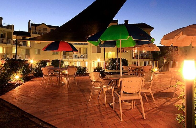 هتل Sandcastles On Currumbin Beach