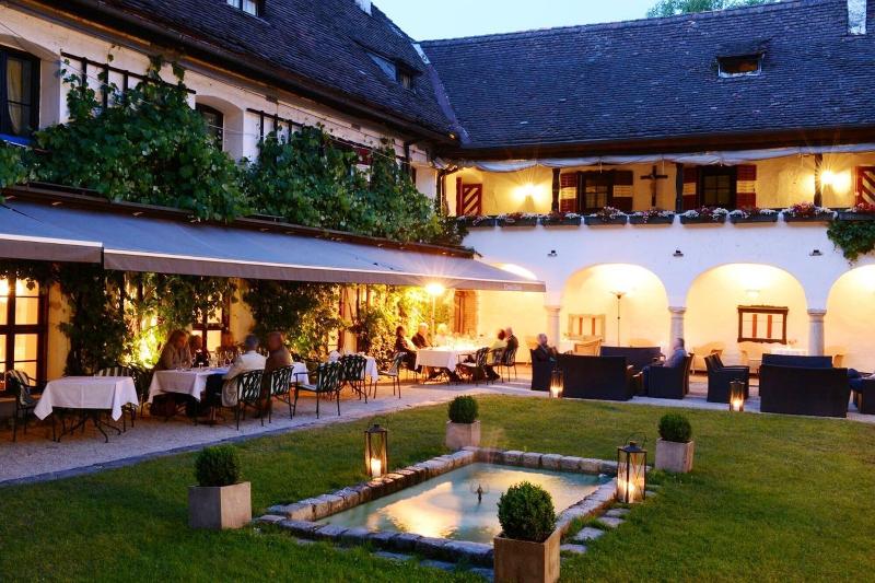 هتل Schloss Leonstain