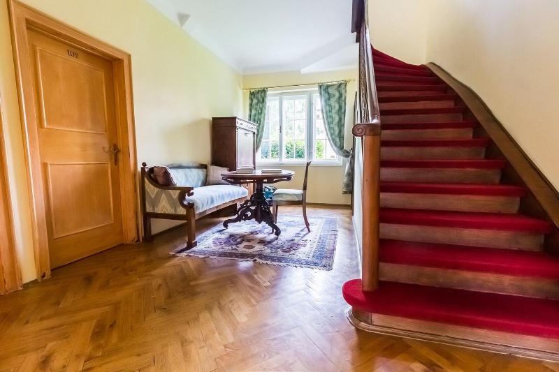 هتل Schloss Leonstain