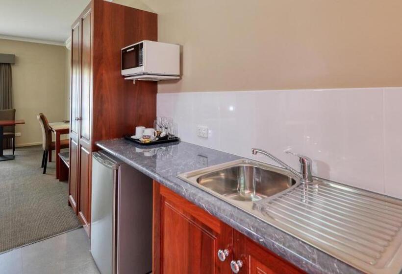 Top Of The Town Motel & Apartments