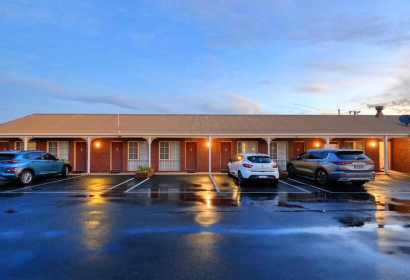 Top Of The Town Motel & Apartments