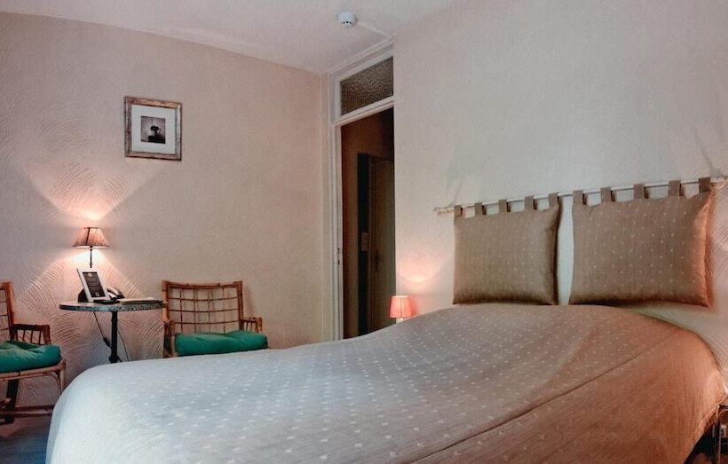 ホテル Logis Hostellerie De La Claire Fontaine