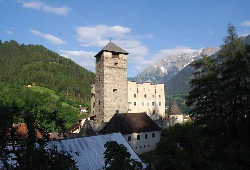 Отель Schrofenstein