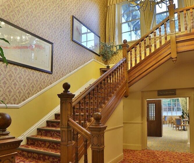 فندق Reigate Manor