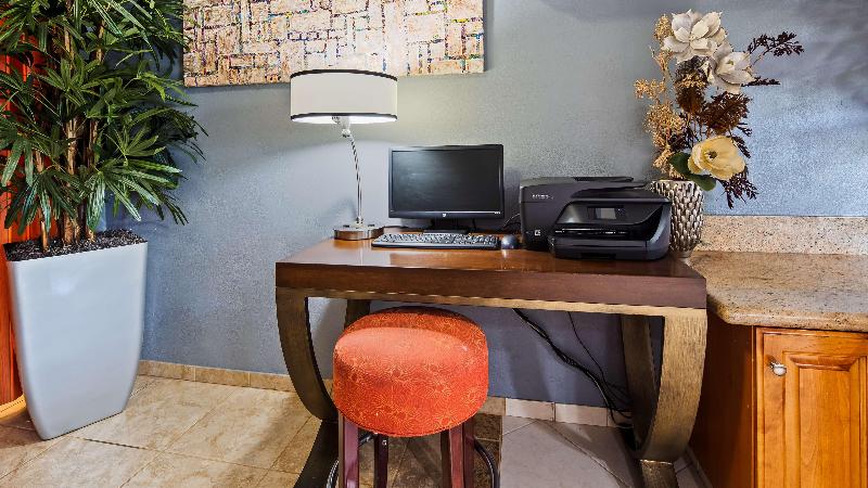 فندق Best Western Plus Grim S Dyke