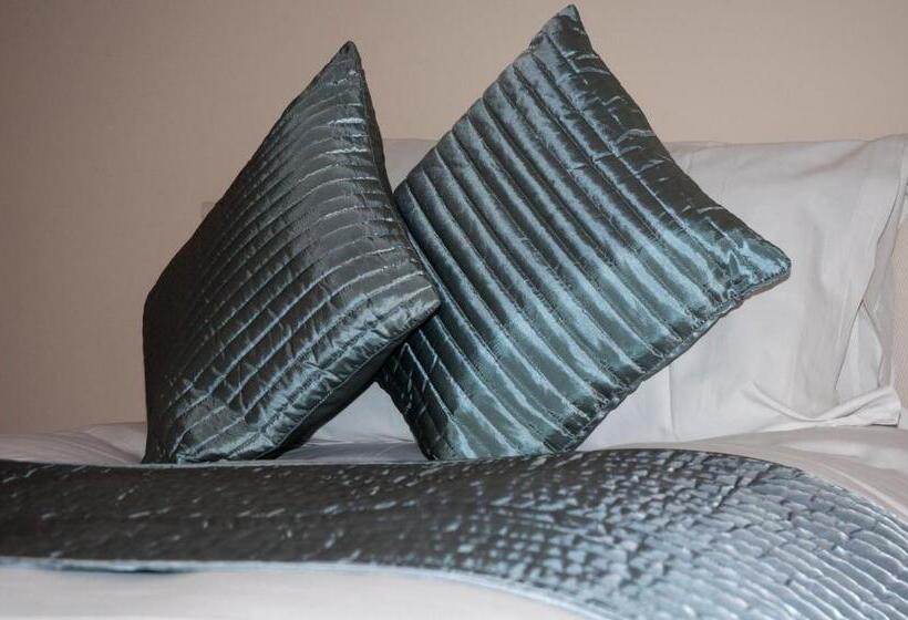 فندق Greyhound Country Inn