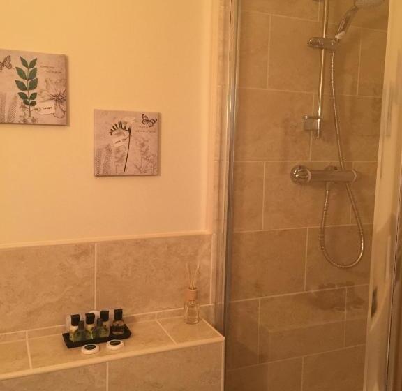 فندق Greyhound Country Inn