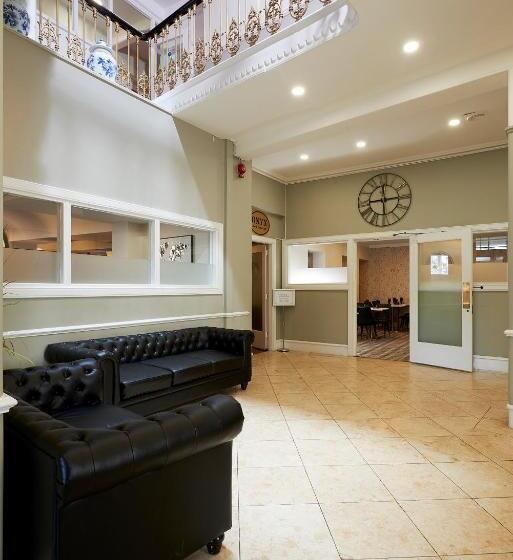 בית מלון כפרי The Crown