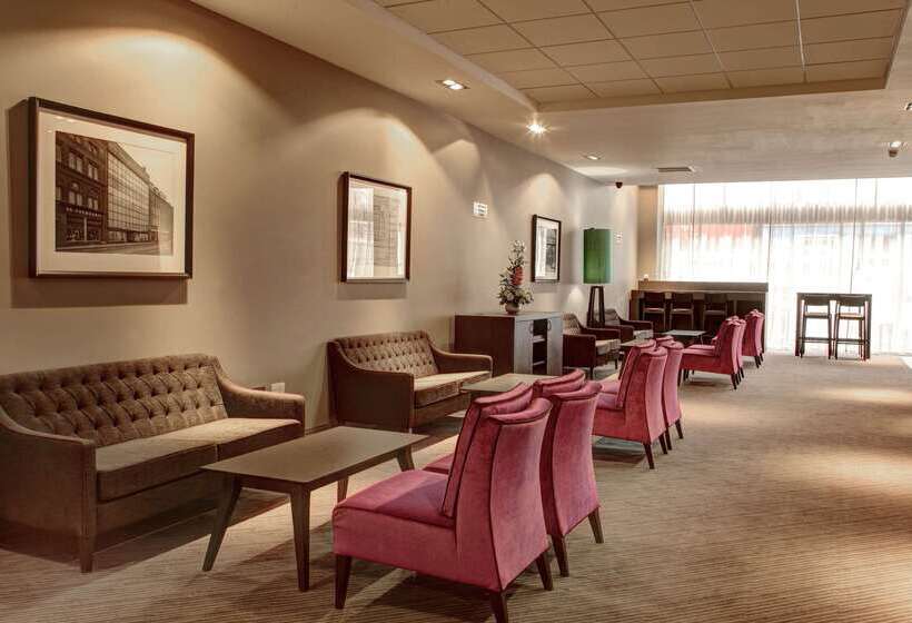 בית מלון כפרי Doubletree By Hilton  Edinburgh City Centre