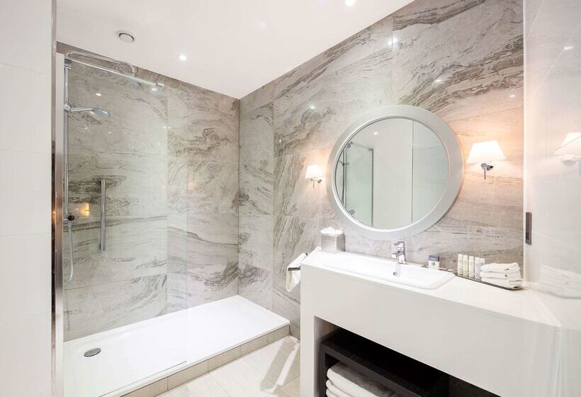 בית מלון כפרי Doubletree By Hilton  Edinburgh City Centre