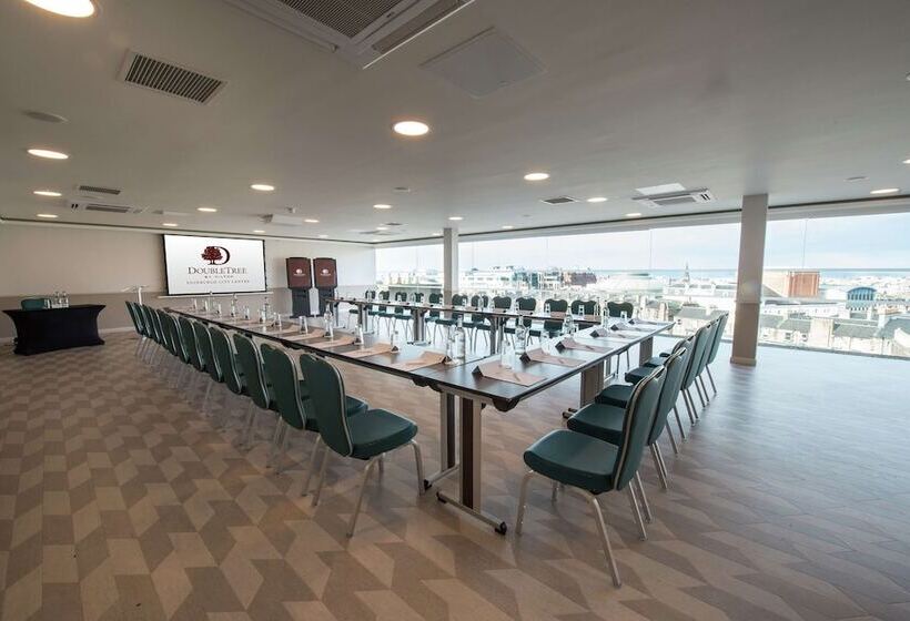 בית מלון כפרי Doubletree By Hilton  Edinburgh City Centre
