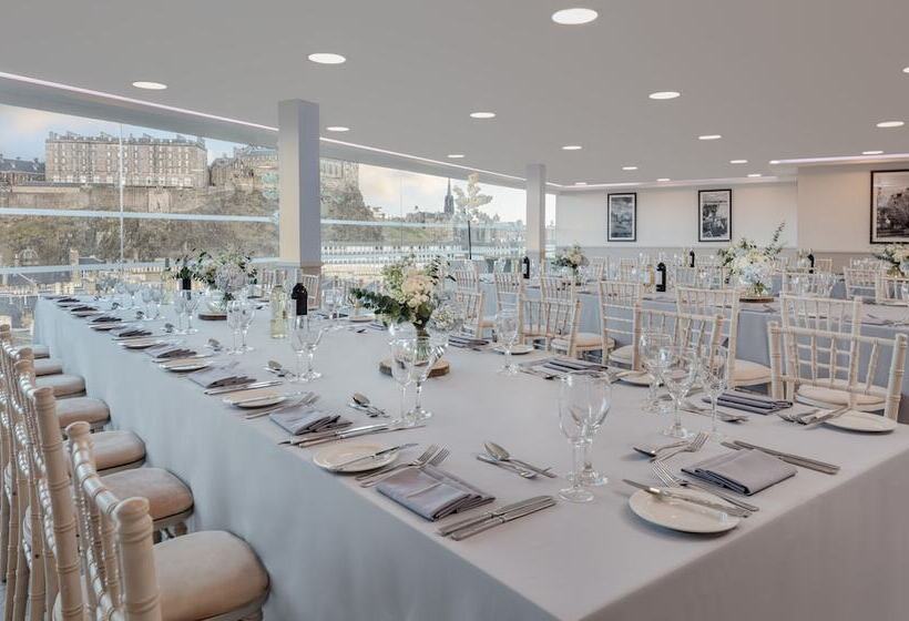 בית מלון כפרי Doubletree By Hilton  Edinburgh City Centre