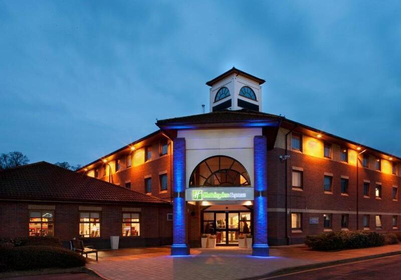 هتل Holiday Inn Express Warwick   Stratford Upon Avon, An Ihg