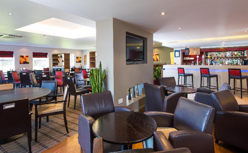 هتل Holiday Inn Express Warwick   Stratford Upon Avon, An Ihg