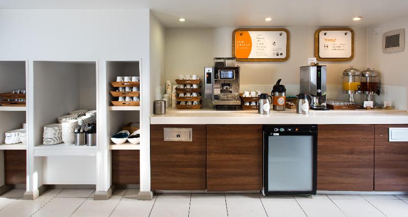 هتل Holiday Inn Express Warwick   Stratford Upon Avon, An Ihg