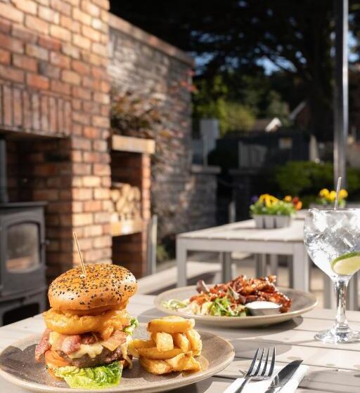 Отель Ivanhoe Inn And