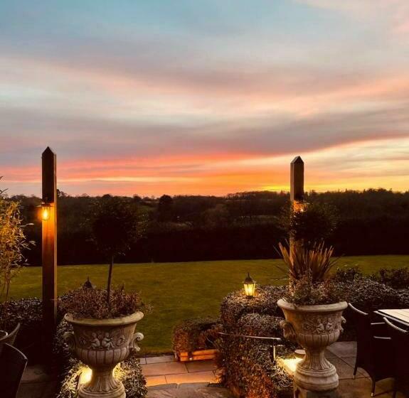فندق Nuthurst Grange Country House