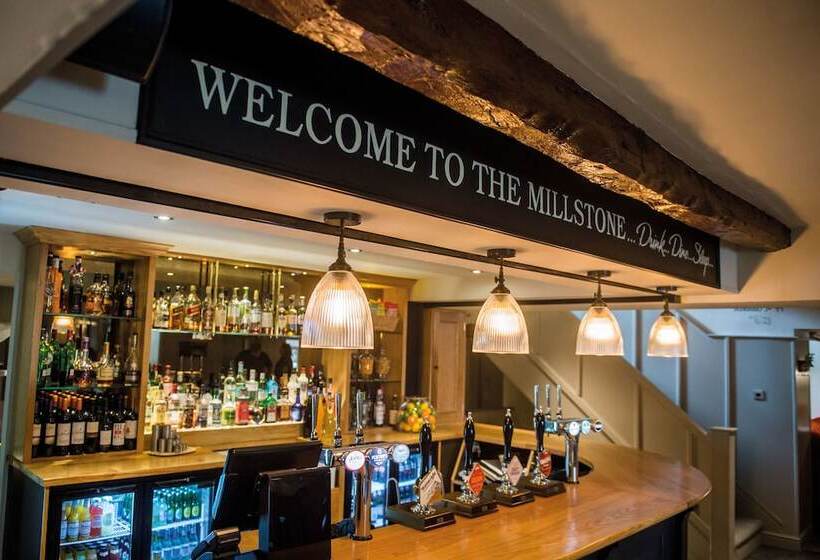 בית מלון כפרי The Millstone, Mellor