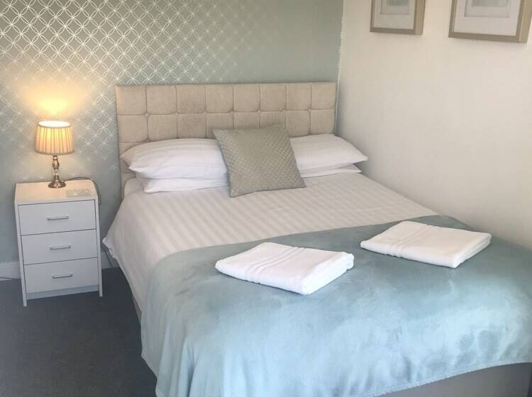 Rooms At The Highcliffe