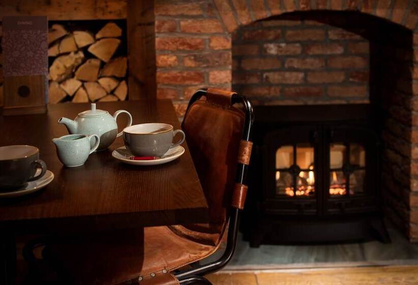 ホテル The Ambleside Inn   The Inn Collection Group
