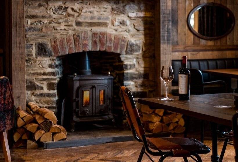 ホテル The Ambleside Inn   The Inn Collection Group