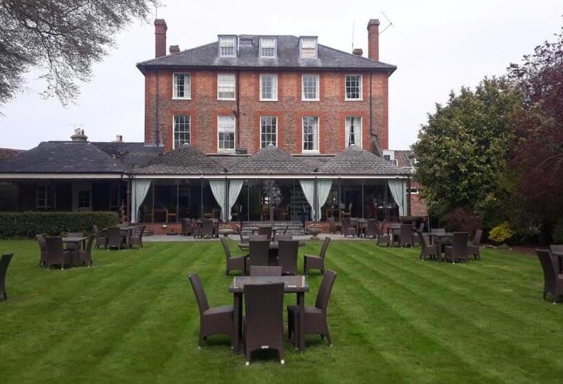 Отель The Riverside House