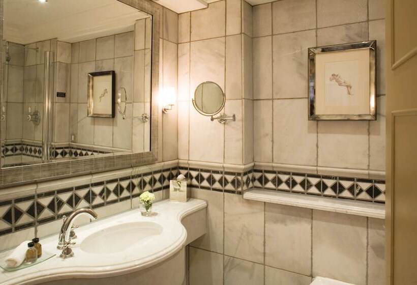 Wood Hall Hotel & Spa