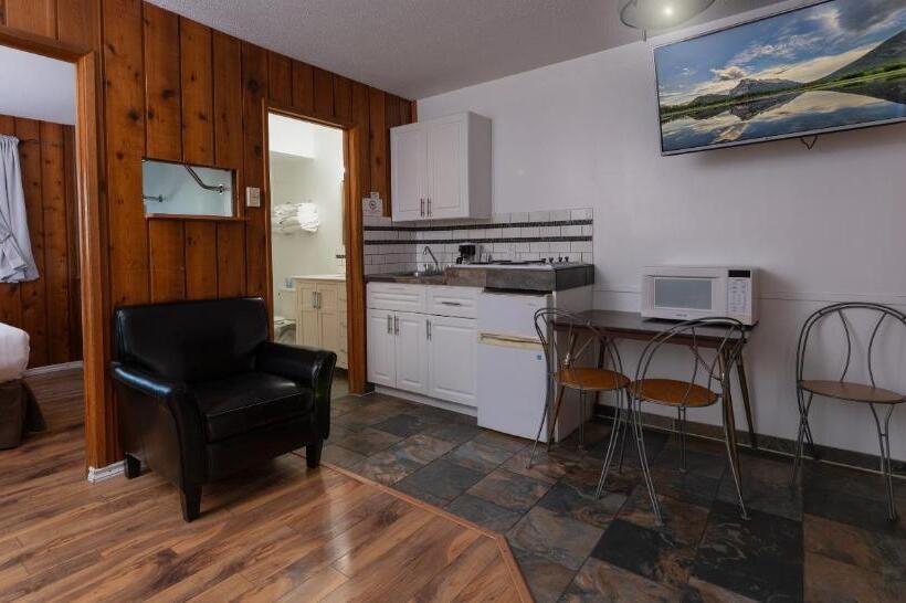 Cedar Motel