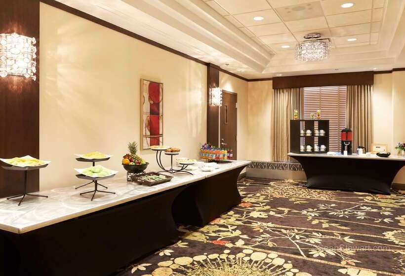 هتل Best Western Premier Denham Inn & Suites